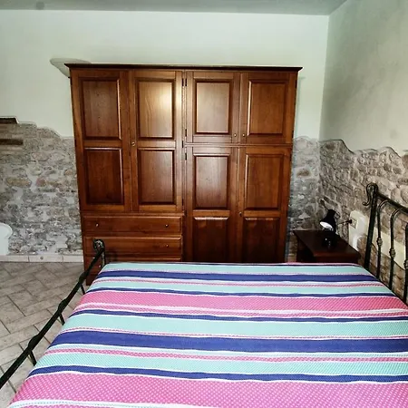 Sleeps 3 With Pool Apartment Isola di Fano